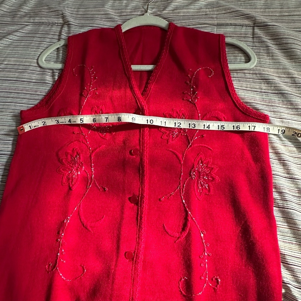 Vintage Red Sweater Vest Womens M Floral Embroidered Button Front Cottagecore - Picture 6 of 7